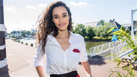 Nadat zij in 2014 deelnam aan de talentenjacht the voice of holland brak ze in 2015 door met de hoofdrol in de nederlandse musical the bodyguard. Gaat het huwelijk van Romy Monteiro nog wel door?
