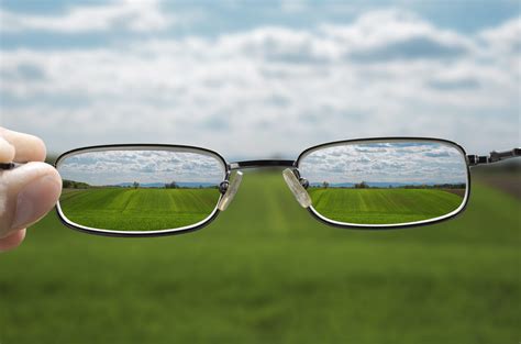 10 Penyebab Mata Buram, dari Rabun Hingga Retina Lepas • Hello Sehat