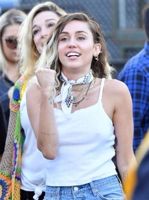 Watch Miley Cyrus Shine In The Premiere Performance Of Malibu