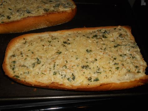 Italian bread is a versatile ingredient, particularly if it's a day or two old and has a nice crunchy texture to it. Herbed Italian Garlic Bread - Hezzi-D's Books and Cooks