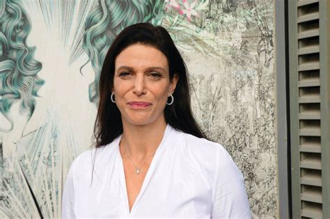 אפרת רייטן דופקת הופעה חברת הכנסת וכוכבת ערוץ הילדים במיל', הגיעה לפרמיירה של ההצגה החדשה של יחזקאל לזרוב, יחד עם בעלה, האדריכל גל מרום. המילון המלא של בחירות 2021: מליל החניונים ועד "השאשות ...