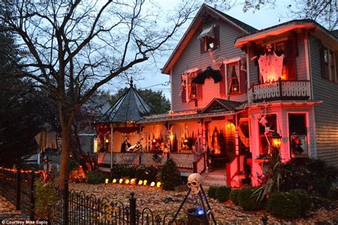 The Most Creative Halloween Decorations Across America Daily Mail Online