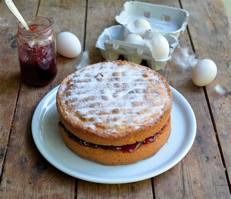 Since the cake relies on the volume of the eggs for leavening, it is critical to beat the eggs and sugar adequately in this classic sponge cake, or it will be flat and dense. Duck Egg Victoria Sponge Cake - Lavender and Lovage | Recipe | Victoria sponge cake, Fun baking ...