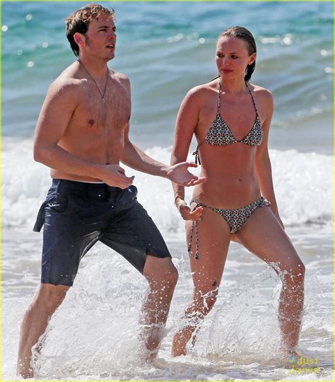 Full Sized Photo Of Sam Claflin Shirtless At The Beach 17 Shirtless