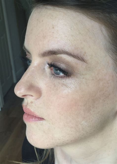 Makeup To Compliment Freckles Pale Skin Makeup Pale Makeup Gorgeous Makeup