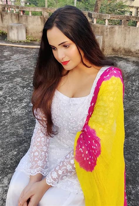 Aliya Naaz Web Series Hot Videos Photos Instagram Age Tv Shows And More
