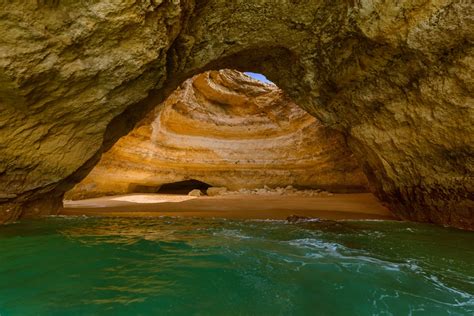 Au Portugal 10 Photos De La Grotte De Benagil Célèbre Pour Sa Beauté