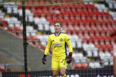 Manchester United Goalkeeper Earps Undergoes Surgery On Minor Issue Wsl Full Time