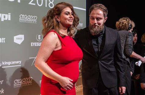 André en roxeanne hazes na 5 jaar herenigd. Huwelijk Rox' gaat wéér niet door - Ditjes & Datjes