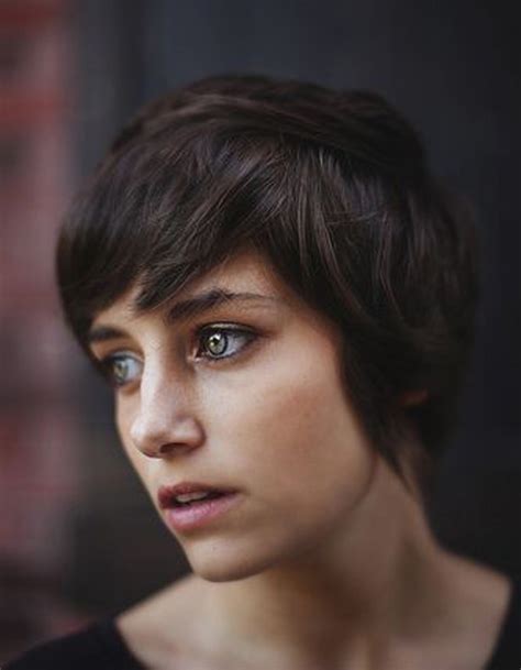 Cela permet de créer des tuteurs pour les cheveux afin de décoller le cheveu. Coupe de cheveux courte pour cheveux fins printemps été ...