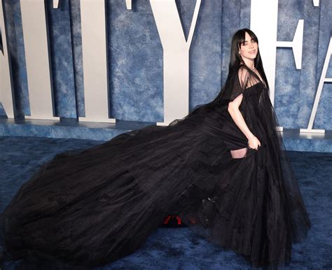 Billie Eilish Dons Dramatic Goth Dress At Vanity Fair Oscar Party Footwear News Billie