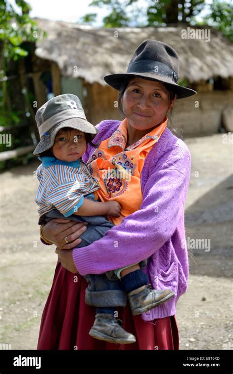 Madre Peruana E Hija Fotografías E Imágenes De Alta Resolución Alamy