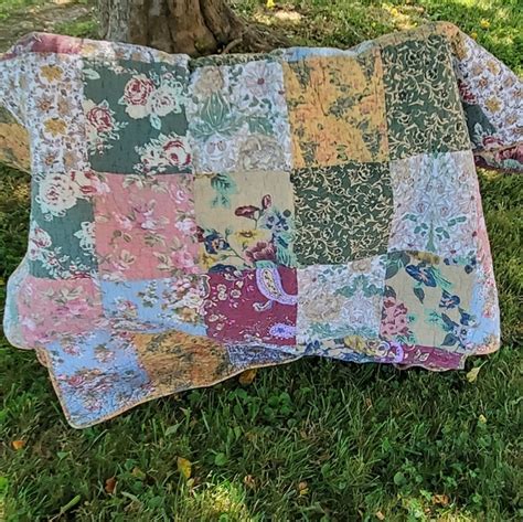 Country Primitive Floral Print Calico Manufactured Quilt Set W Shams