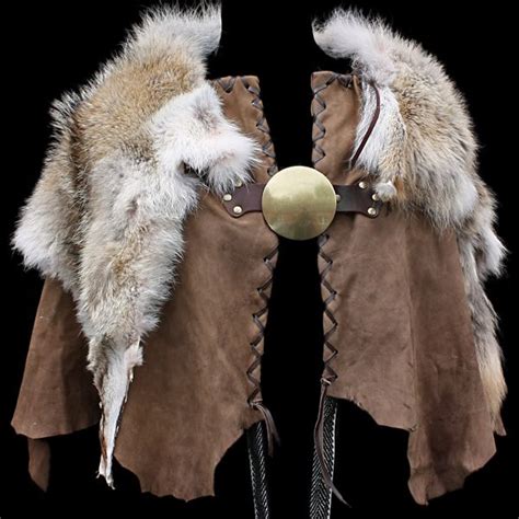 Eswolfgreenwoolcloakdetail2 600×600 Barbarian Costume