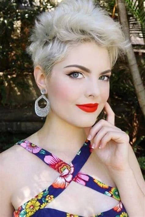 It can be done by trimming hair a little below the collarbone. 35 Ideal Pixie Cuts for Round Face for Women 2020 - The ...
