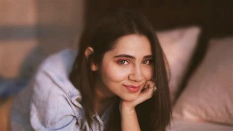 Zara Khan Puts The Spotlight On Her Music Sensibilities Hindi Video