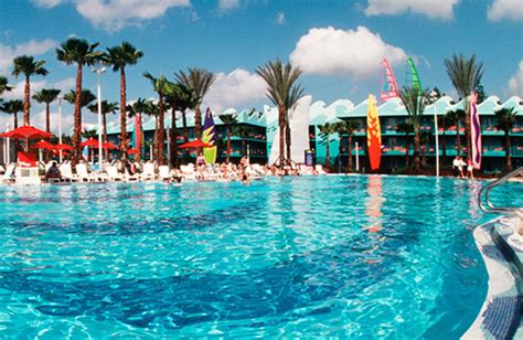 Celebra la diversión y la pasión por los deportes en este resort que rinde homenaje al mundo competitivo de los deportes, incluyendo. Disney's All-Star Sports Resort (Lake Buena Vista, FL ...