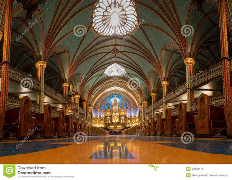 En Besk Da Av Den Notre Dame Basilicaen I Montreal Quebec Kanada