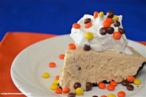 This reese's peanut butter pie is sure to knock your socks off. No Bake Oreo Reese's Peanut Butter Pie | RecipeLion.com