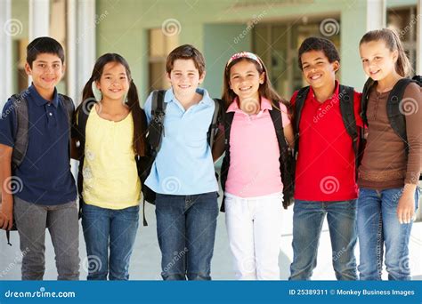 Niños Pre Adolescentes En La Escuela Imagen De Archivo Imagen De