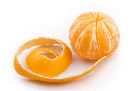 Orange Avec La Peau En Spirale épluchée Photos Stock Téléchargez 33