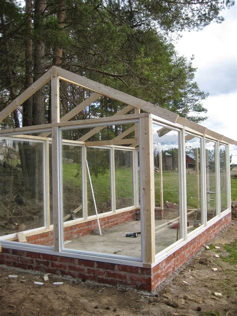 Its shape in particular dictates where or not rainwater can run off the sides easily in which case an apex roof is the. Greenhouse roof - Kasvihuoneen katto | Utomhusprojekt ...