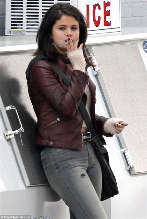 Selena Gomez Puffs On Cigarette While Filming Paul Rudd Drama In Georgia Daily Mail Online