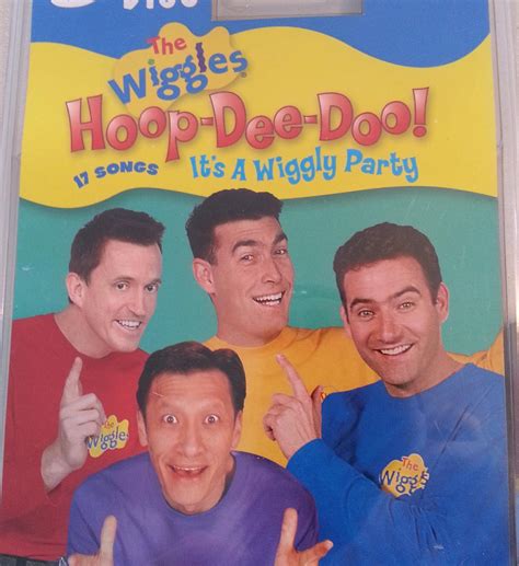 Hoop Dee Doo Its A Wiggly Pa Wiggles Amazonfr Cd Et Vinyles