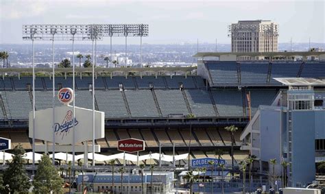 La Tormenta Hillary Inunda El Estacionamiento Del Dodger Stadium