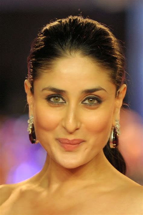 High Quality Bollywood Celebrity Pictures Kareena Kapoor Super Sexy Cleavage Show In Black