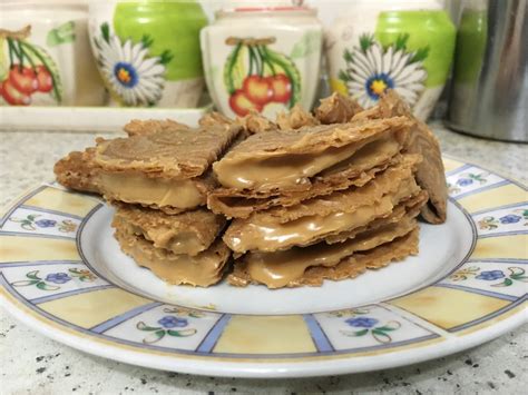 Traditional kuih kapit a.k.a love letters biscuit also known as kuih sepit/semprong. Kuih Kapit Rangup dan Sedap Dengan Inti Coklat dan Peanut ...