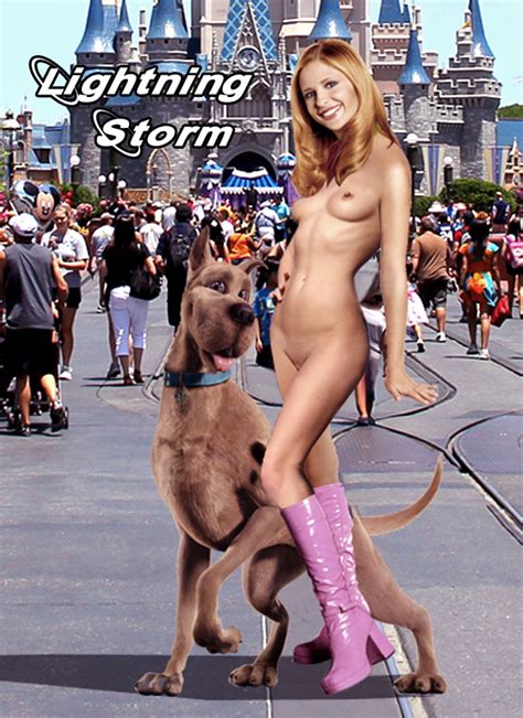 Post Daphne Blake Lightning Storm Sarah Michelle Gellar Scooby
