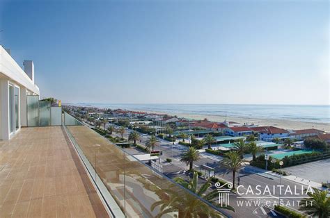 Escursioni in collina e in montagna. Vendita appartamenti fronte mare sul Lido di Camaiore