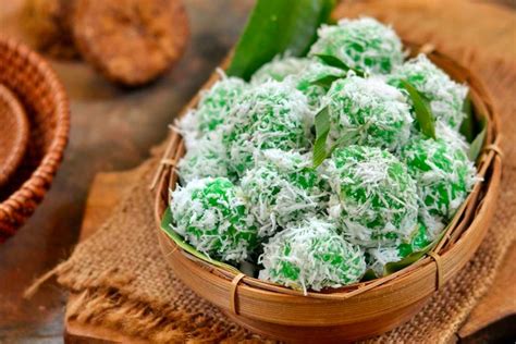 Delicious Klepon Indonesian Sweet Rice Cakes Recipe Realsa Natural