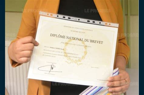 Le brevet des collèges 2020 : Loire | 9630 élèves passent le brevet des collèges ...