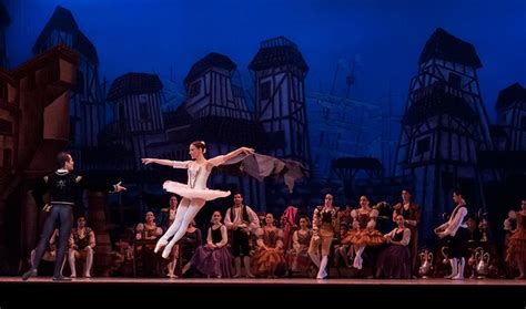 Teatro:la representacion d euna accion delante de un publico que lo que ve,es una ficcion,como el edificio en el que se realiza la representacion. Obra de teatro: origen, características, elementos, guion ...