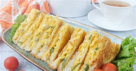 Permukaan roti untuk resepi sandwich telur hancur ini biasanya disapu dengan sedikit mayonis, mentega, marjerin atau minyak zaitun yang berfungsi sebagai pelekat dan penambah bau.resepi sandwich telur hancur ini dinikmati sebagai pelengkap makanan utama di rumah. Resepi Sandwich Telur Hancur Yang Mudah - Koleksi Resepi Mudah
