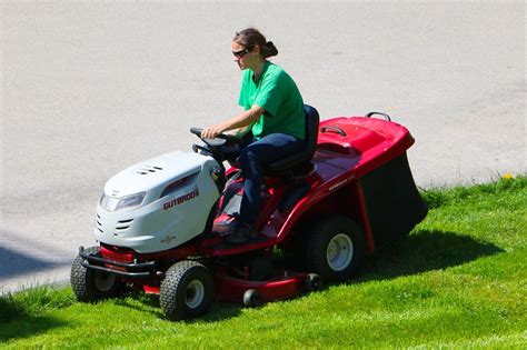 Best Riding Lawn Mowers And Tractor Reviews And Guide Lawn Mower Review
