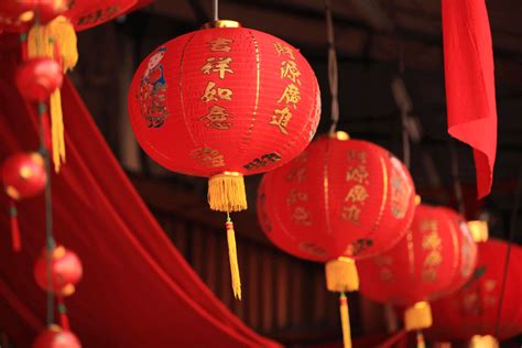 Tahun baru imlek adalah salah adalah salah satu perayaan paling terkenal di masyarakat tiongkok cina. 3. Tanglung Cina