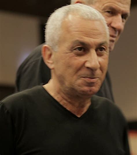 עובדים שיוצאים לחופשה של 7 ימים רצופים לפחות רשאים לבקש את תשלום דמי החופשה מראש לפני יציאתם לחופשה. האיש ששחר חפץ ביקרו / פלג בחמישי