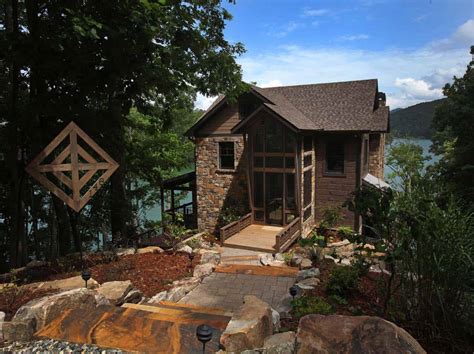 Modern Rustic Lake House In Georgia Lake Bluff Lodge