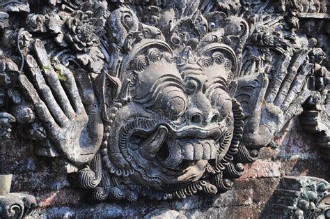 Estatua Tradicional De Dios Del Balinese En El Océano Bali Indonesia