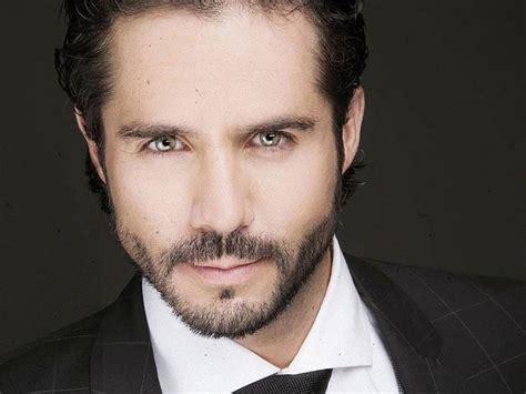 Il évolue au poste de milieu de terrain à l'atalanta bergame. José Ron, los amores del protagonista de Rubí | Show News