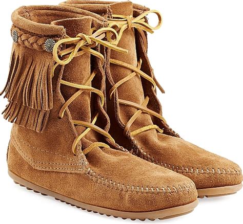 Fill your closet with casual and classy boots. Camel Shoes under $100 for Women | World Shoe Trends