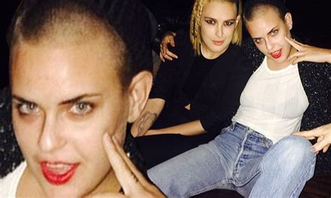 Tallulah Willis Strikes A Raunchy Pose With Her Sister Rumer Daily Mail Online