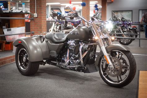 Proper octane choice is based on engine compression ratio for the most part. Pre-Owned 2018 Harley-Davidson Trike Freewheeler FLRT ...