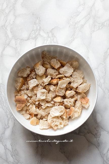 Dividendo le fette di pane in porzioni più piccole, è anche perfetta come antipasto. pizzette di pane (veloci con pane raffermo) - Ricetta di ...