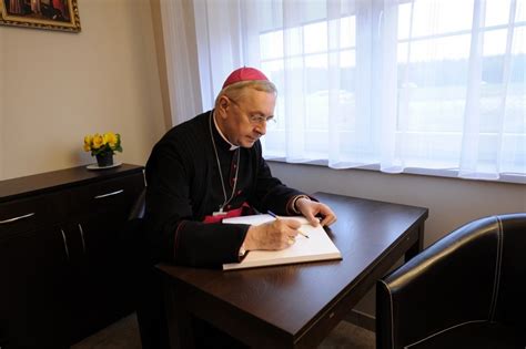 W niedzielę zachęca do uczestnictwa w nabożeństwach za. Przewodniczący Episkopatu: nadużycia seksualne wymagają ...