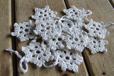 Crochet Brio: Crochet Snowflakes Garland