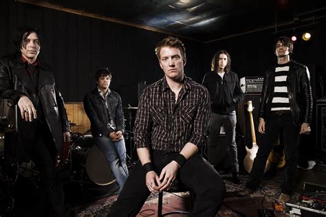 This track is from queen of the stone a. Queens of the Stone Age - ALARM